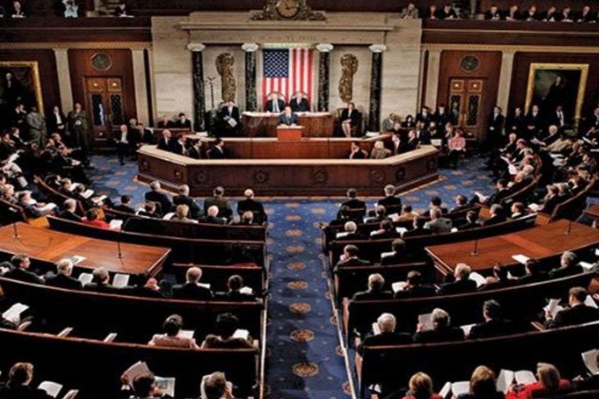 Más republicanos se unen a la demanda contra la victoria de Biden pendiente en la Corte Suprema