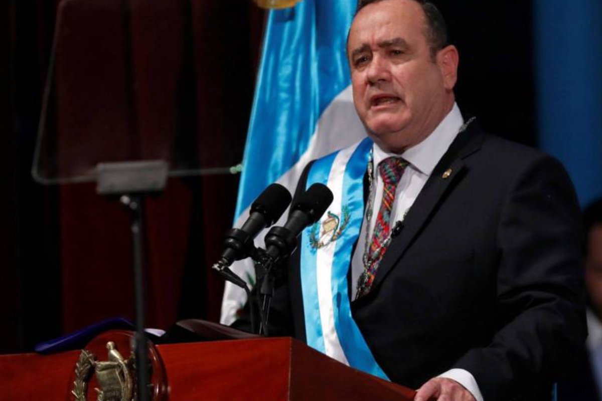 Guatemala cierra embajada del Gobierno de Maduro en la capital