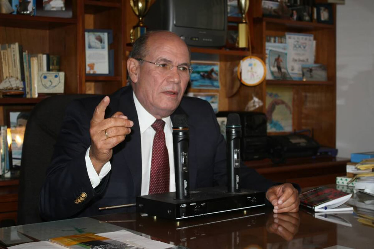 Omar González: Crece venta de gasolina en dólares aupada por mafias y militares
