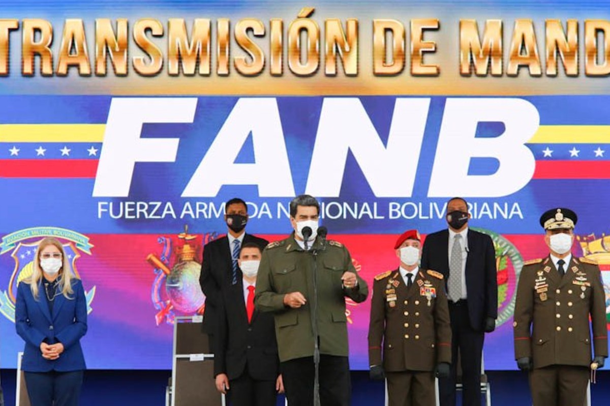 El oficialismo honra memoria de Nelson Mandela pero no menciona su récord de DDHH