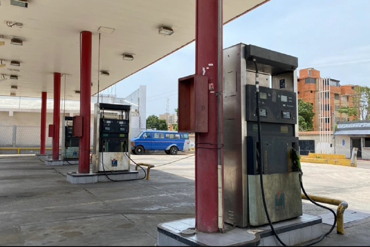 Detenidos falsos funcionarios del MP que estaban hostigando a dueño de gasolinera