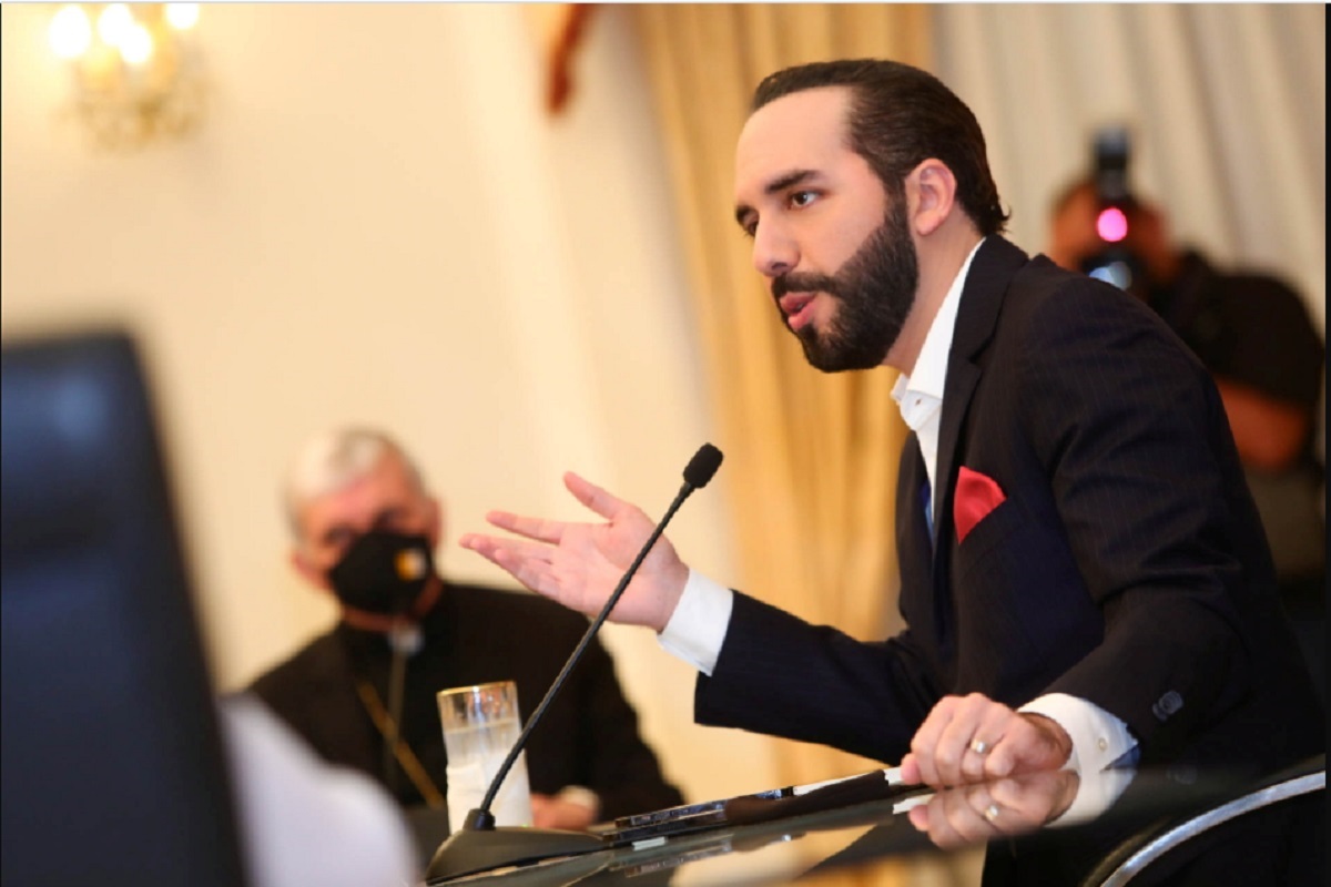 El Salvador aprovecha caída y compra 500 bitcóins más, pero nadie ha comprado su crypto bono
