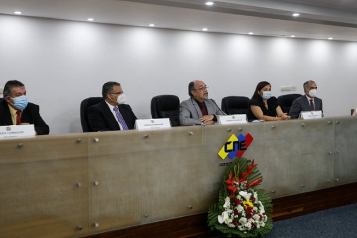 CNE instalará solo 1.200 centros a nivel nacional para recoger 20% de firmas por estado en 12 horas