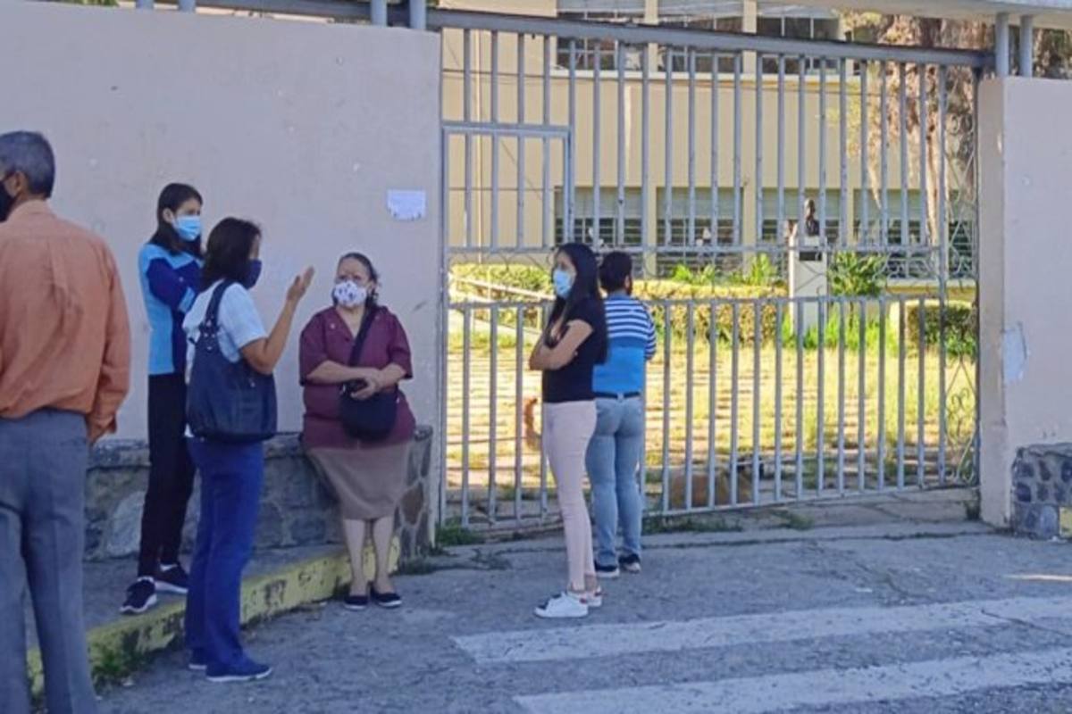 Suspendida vacunación contra el Covid-19 en varios centros del país por primarias del Psuv