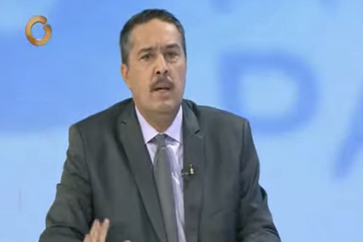 Para «explicar» inyección de dólares del BCV a la banca, Ramón Lobo revive ataque chavista a «páginas guarimberas»