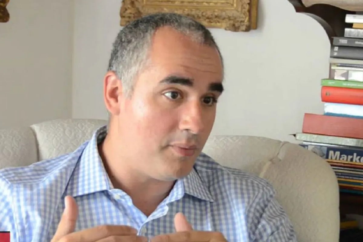 Luis Oliveros estimó que precio de la gasolina debería ser ajustado: «se queda corto»