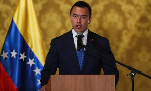 Noboa quiere ver «elecciones libres» en Venezuela