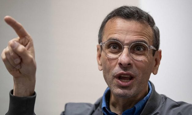 Capriles calificó como una «burla» la designación de Saab en la Defensoría del Pueblo