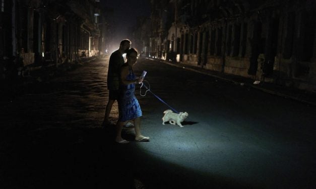 Cuba restablece la interconexión eléctrica tras apagón nacional, pero persisten los cortes