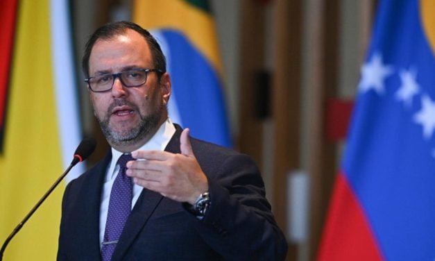 Canciller Gil: «No aceptaremos órdenes de EE .UU. sobre nuestro espacio aéreo»