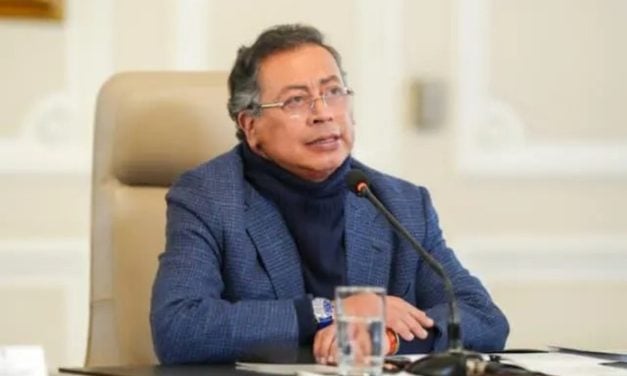 Petro cuestionó a Trump por ordenar cerrar espacio aéreo de Venezuela