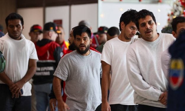 Llegaron otros 136 venezolanos deportados desde EE .UU.