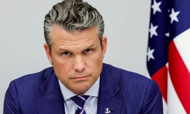 EE. UU. atacó dos veces una embarcación en el Caribe para matar a sobrevivientes: CNN