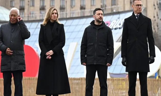 Se cumplen 4 años de la guerra entre Ucrania y Rusia: Zelenski encabeza ceremonia religiosa