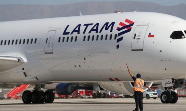 Latam reanudó este lunes sus vuelos entre Bogotá y Caracas 