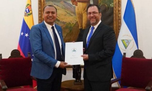 Yván Gil recibió las copias de estilo del nuevo embajador de Nicaragua