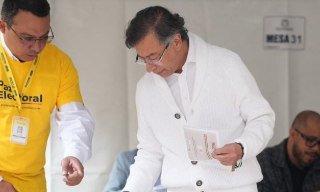 Petro vota en las elecciones del Senado y pide a colombianos elegir «el interés nacional»