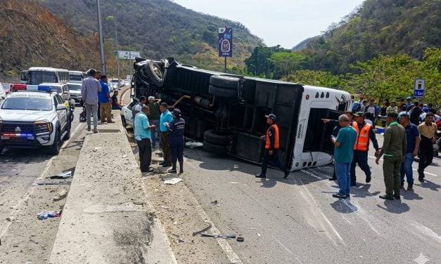 No reportan víctimas mortales tras aparatoso accidente en Guarenas