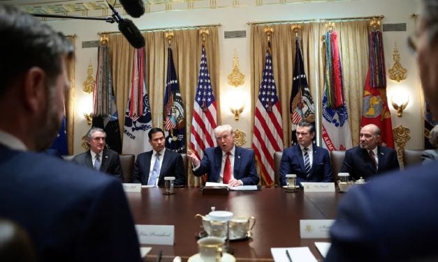 Trump: «Se van a presentar otros casos contra Maduro»