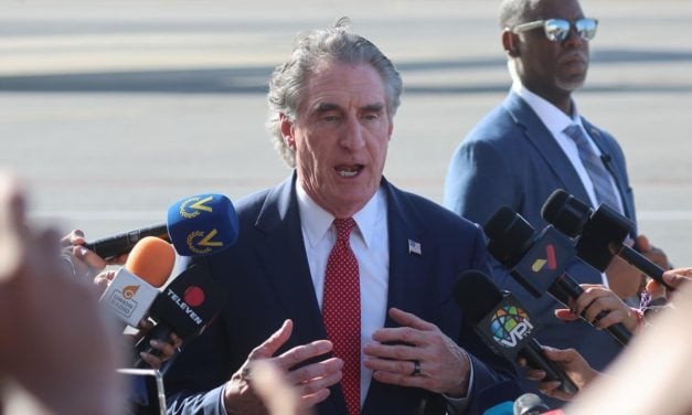 EE. UU. busca petróleo asequible mediante nueva relación con Venezuela