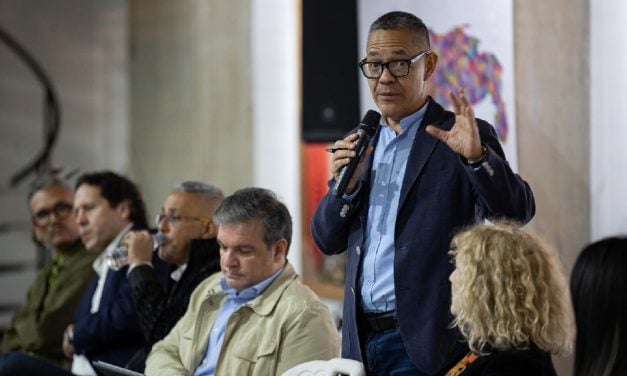 Gobierno y medios acuerdan mesas técnicas para «evaluar» violaciones a libertad de expresión