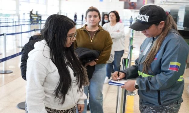 130 venezolanos retornaron al país en nuevo vuelo de deportación desde EE. UU.