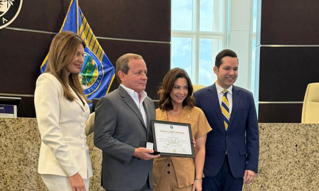 Doral reconoció a Juan Pablo Guanipa con la “moneda oficial” de la ciudad