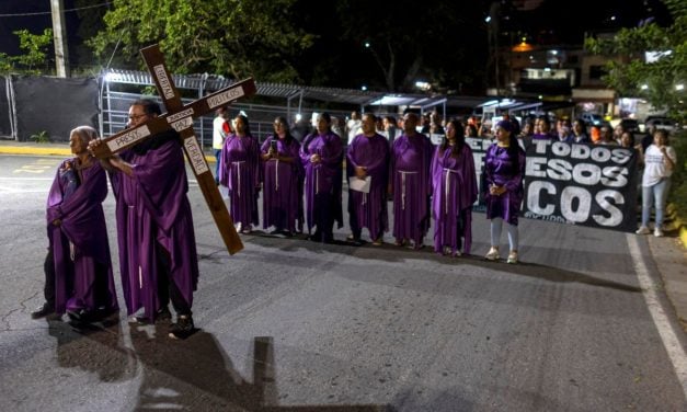 Denuncian que amenazan con procesar a familiares que pernoctan en el Rodeo I