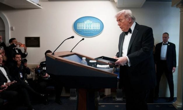 Trump resultó ileso tras incursión de hombre armado durante cena de corresponsales