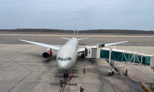 Recibieron en Maiquetía a 328 venezolanos en nuevo vuelo de deportación desde EE. UU.