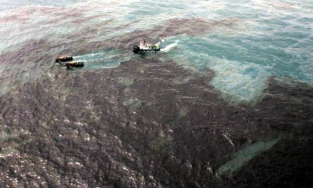 Venezuela refuerza brigada para contener derrame de crudo desde Trinidad y Tobago