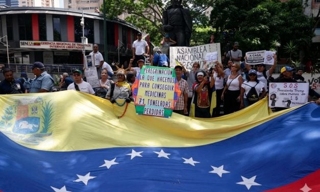 Trabajadores entregaron documento a Defensoría para exigir aumento «que alcance»