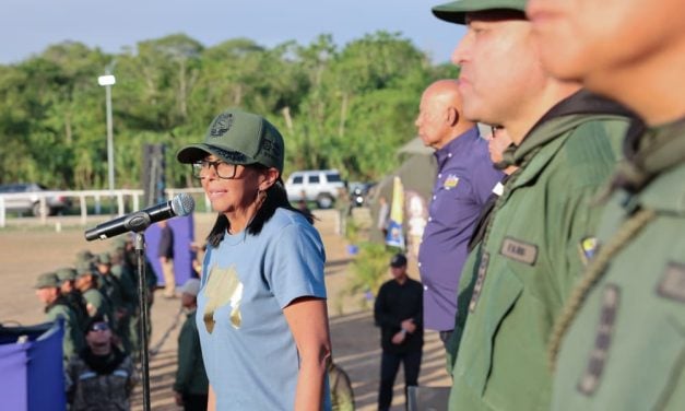 Delcy Rodríguez ratificó su compromiso con cadetes de la FANB
