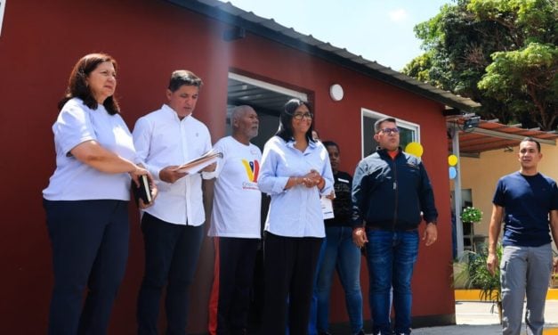 Delcy Rodríguez busca desbloquear recursos del FMI para destinarlos a viviendas