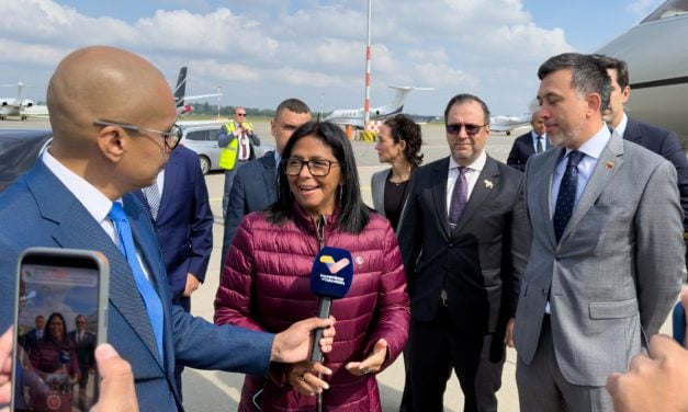 Delcy Rodríguez llegó a Países Bajos para encabezar defensa por el Esequibo ante la CIJ